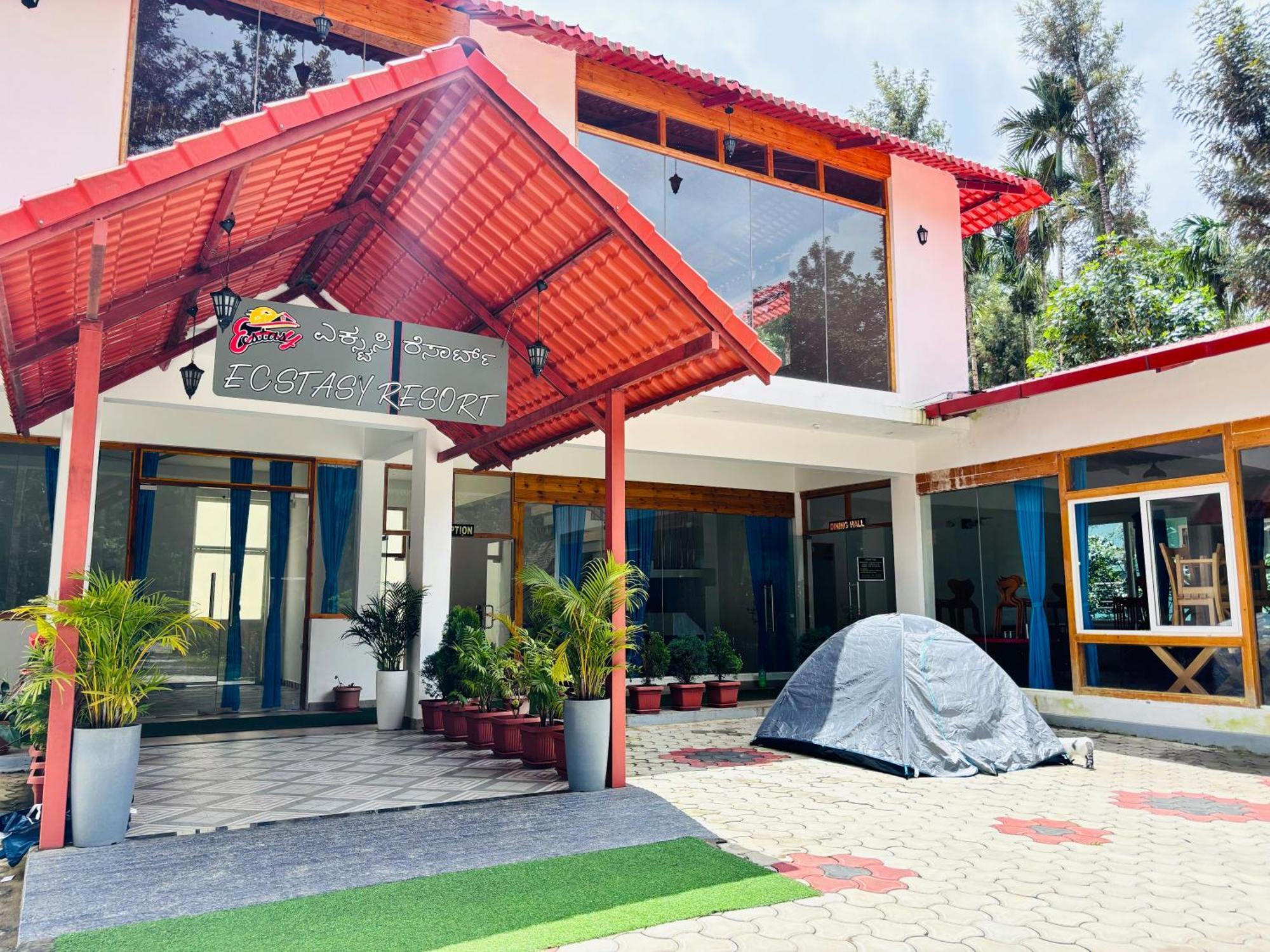 Ecstasy Tent Stay With Swimming Pool & Common Washroom Chikmagalūr Buitenkant foto