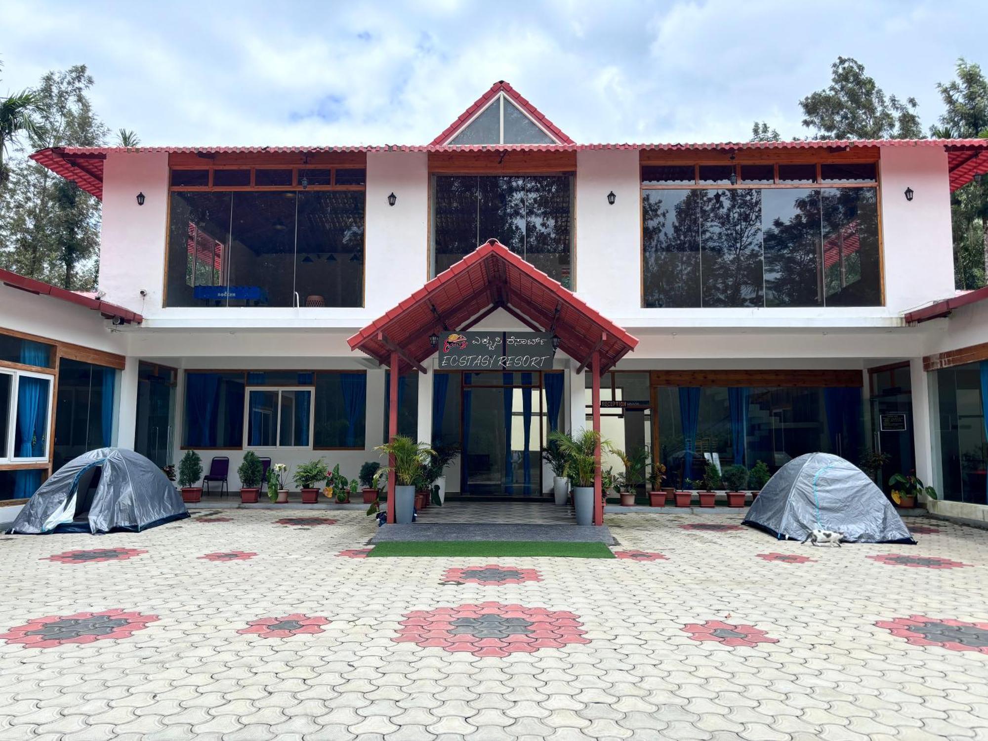 Ecstasy Tent Stay With Swimming Pool & Common Washroom Chikmagalūr Buitenkant foto