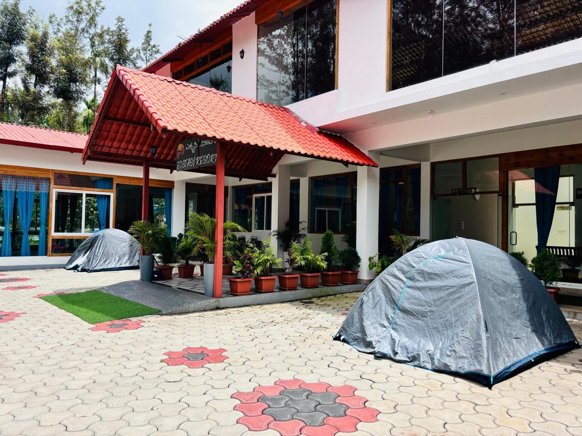Ecstasy Tent Stay With Swimming Pool & Common Washroom Chikmagalūr Buitenkant foto