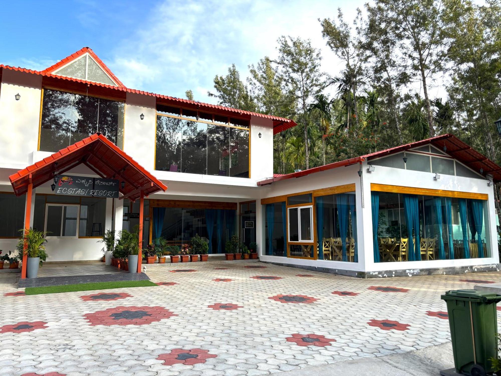 Ecstasy Tent Stay With Swimming Pool & Common Washroom Chikmagalūr Buitenkant foto